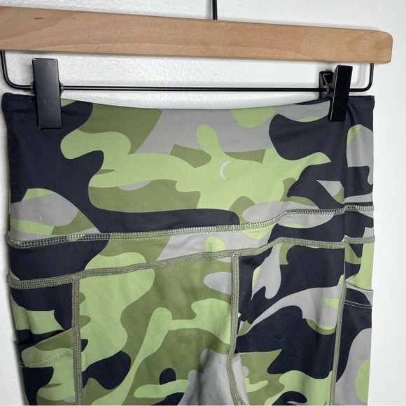 ZYIA Light N Tight Camo Legging Womens 6-8 Medium - Picture 4 of 8